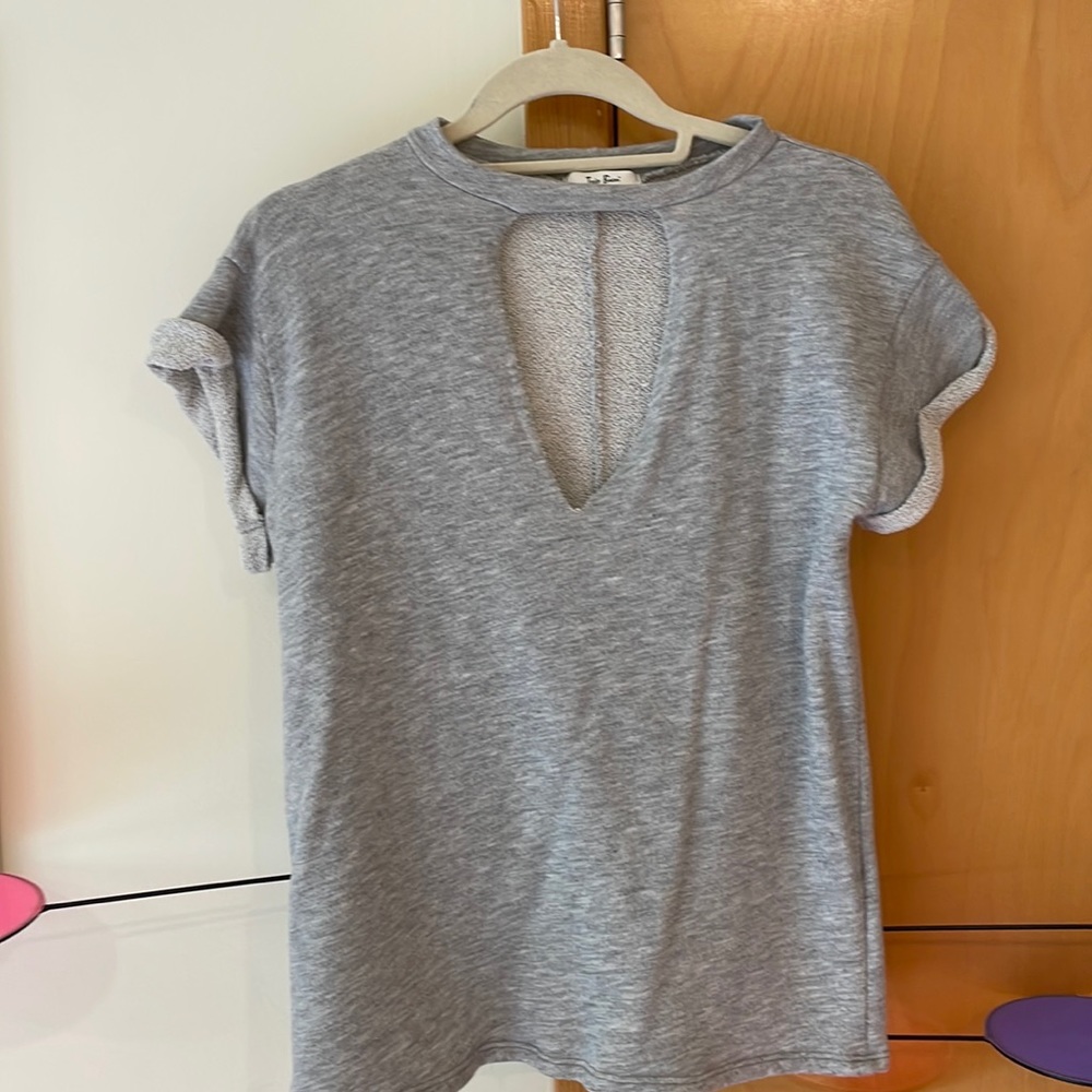 cut out gray short-sleeve